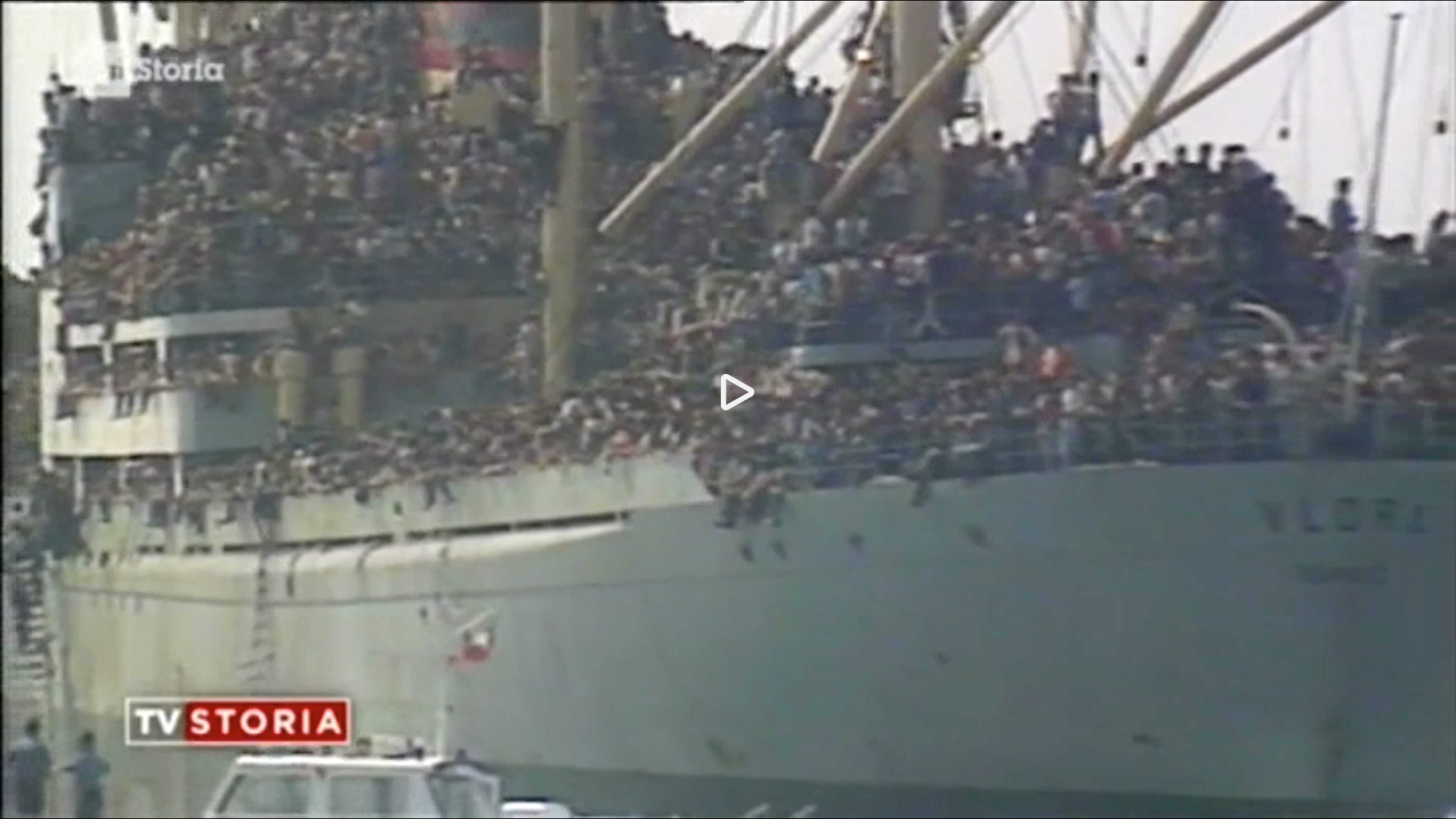 Warning in television: 20.000 Albanians arrive at Bari